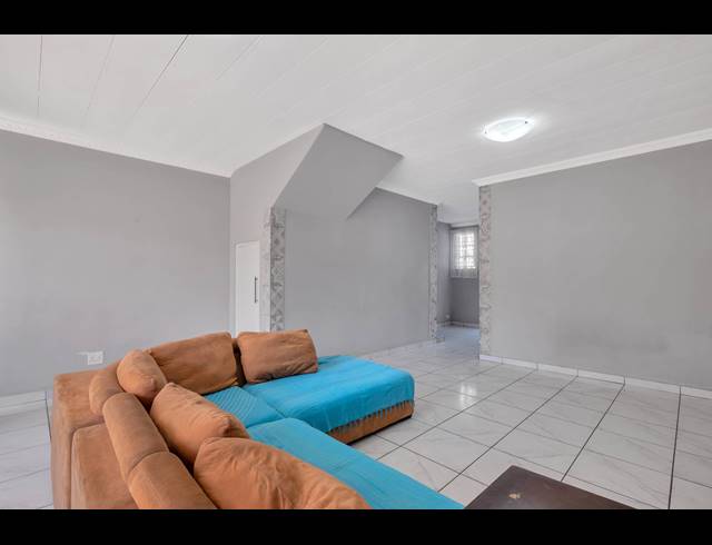 2 BEDROOM APARTMENT FOR SALE IN WINDSOR EAST